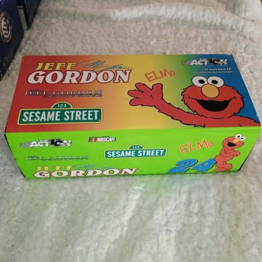 NASCAR  2002 Jeff Gordon #24 Foundation Sesame Street Elmo Action Die-Cast NASCA